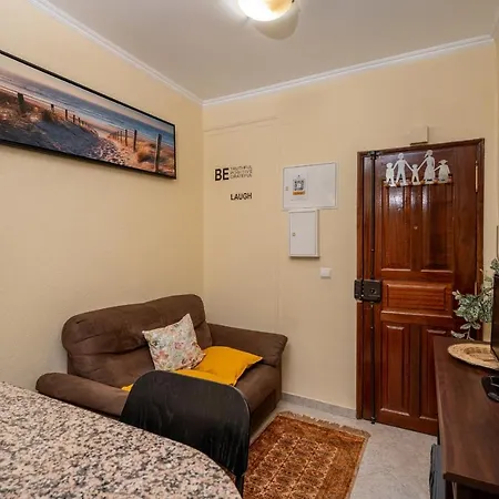 Cozy One Bedroom Apt In Historic Location - Carmo Lisbon Exterior photo