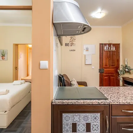 Cozy One Bedroom Apt In Historic Location - Carmo Lisbon Exterior photo